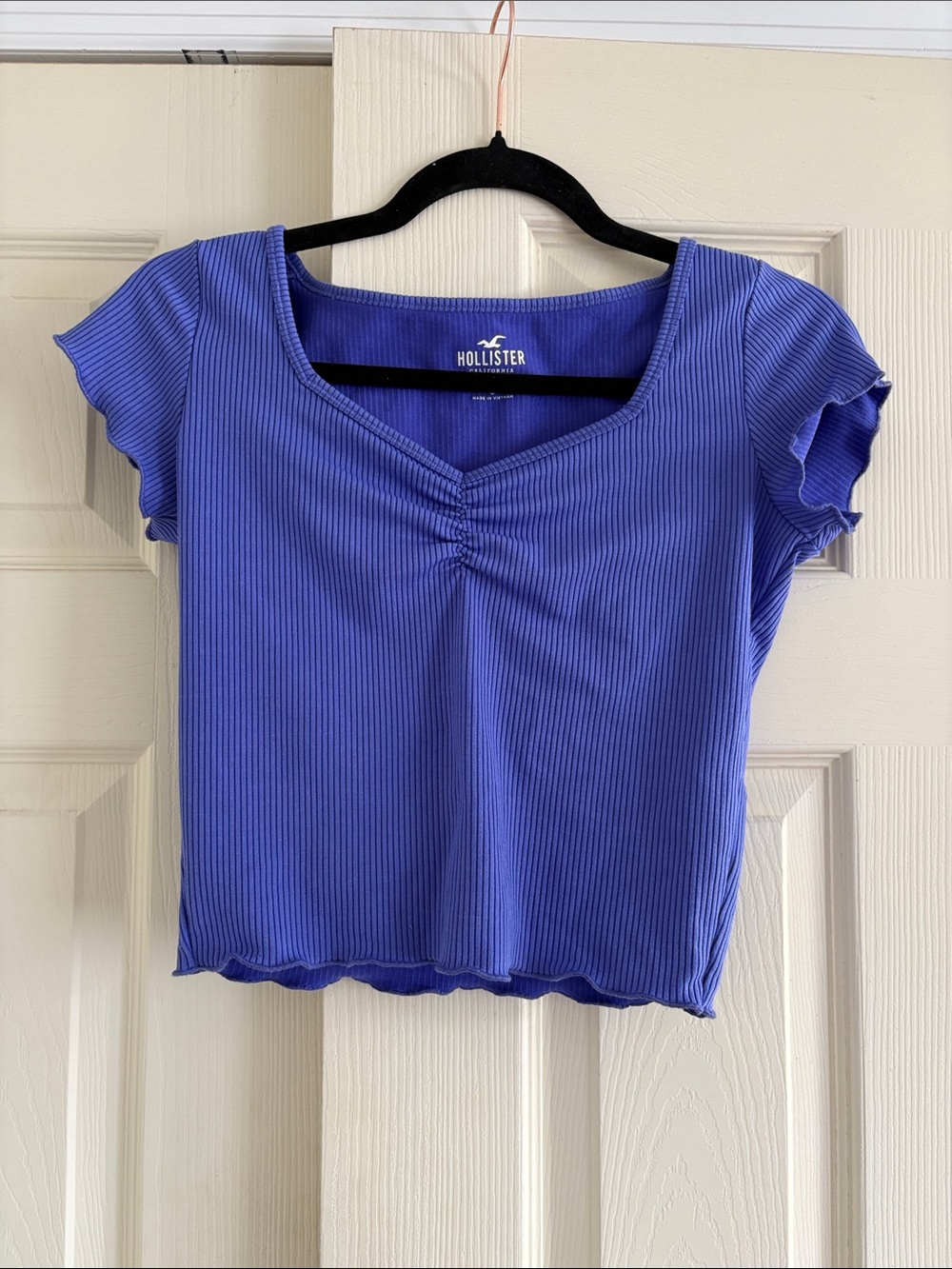 Hollister Ribbed Ruched V-Neck Crop Top in Periwinkle Blue